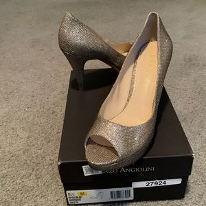 Enzo Angiolini Gold Flecked Heels 8 1/2.
